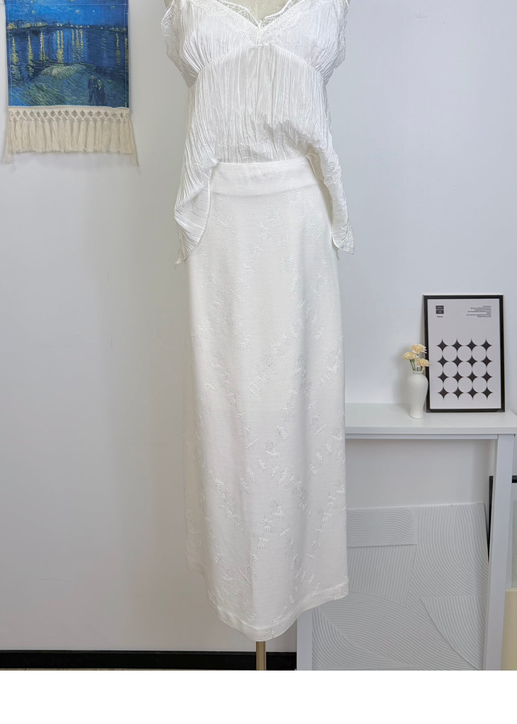 Embossed Floral Pattern Straight Slit Midi Skirt