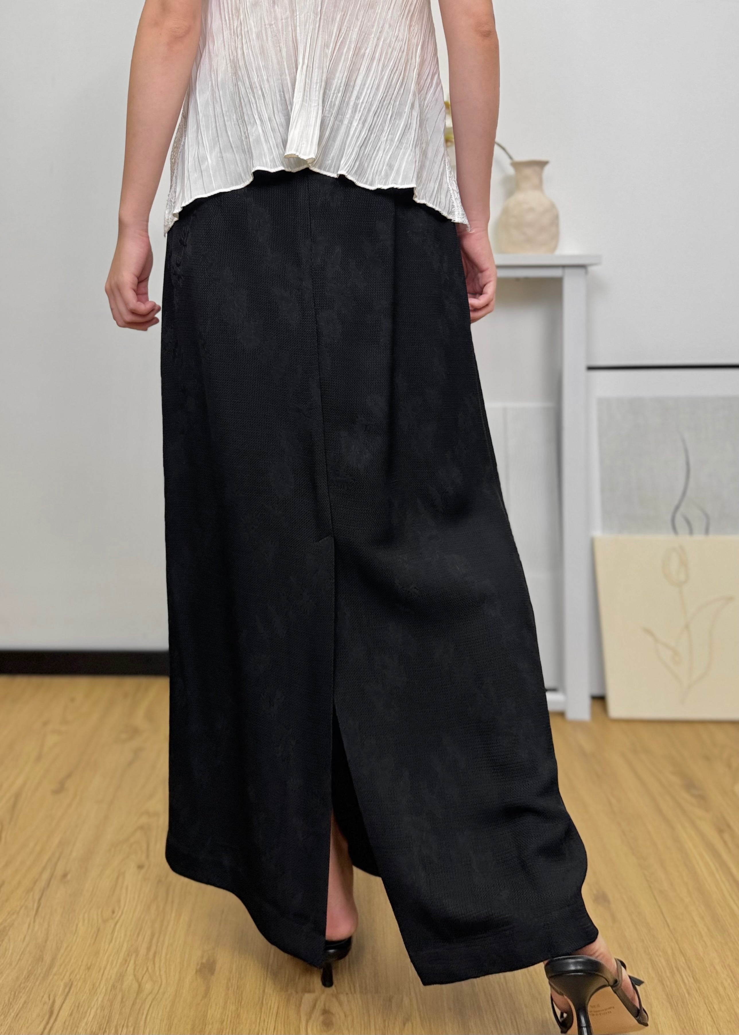 Embossed Floral Pattern Straight Slit Midi Skirt