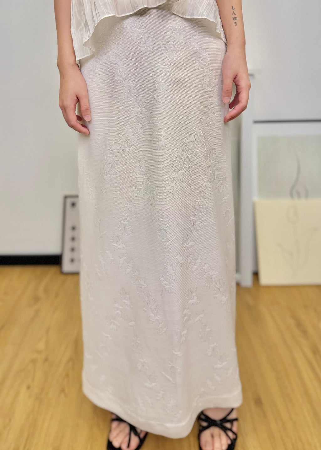 Embossed Floral Pattern Straight Slit Midi Skirt